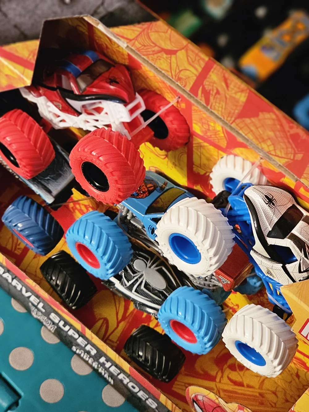 Monster Jam Marvel Super Heroes Spiderman And Venom 5 Truck Set 1:64